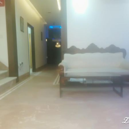 Hotel Taj Prince Агра Екстериор снимка
