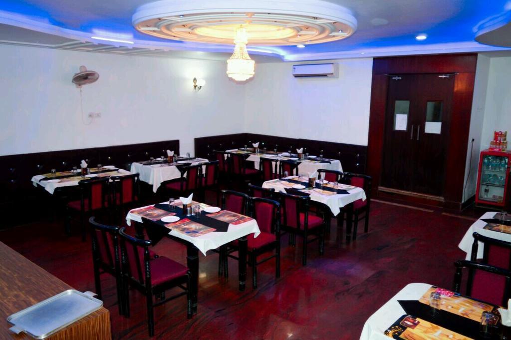 Hotel Taj Prince Агра Екстериор снимка