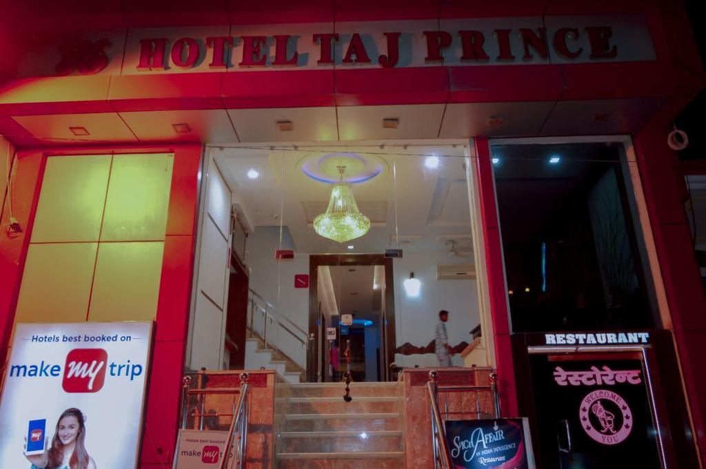 Hotel Taj Prince Агра Екстериор снимка