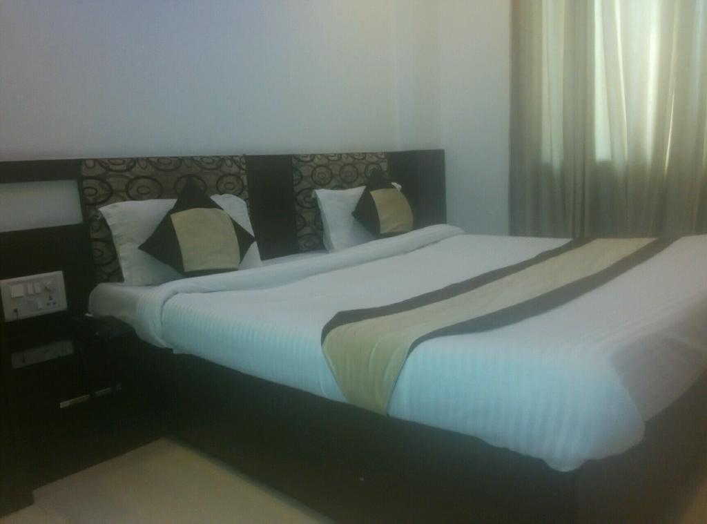 Hotel Taj Prince Агра Екстериор снимка